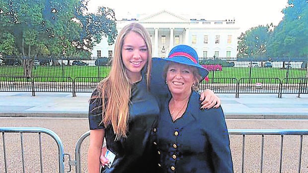 Familia numerosa Saoirse Kennedy Hill, junto a su madre, Courtney, la quinta de los once hijos de Robert Francis Kennedy y Ethel Shakel